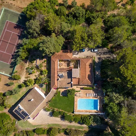 Quinta Dos Ciprestes * קארבואירו
